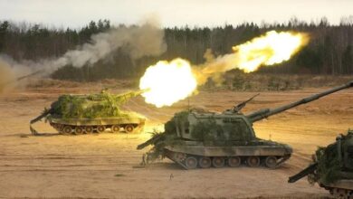 2S19 howitzers
