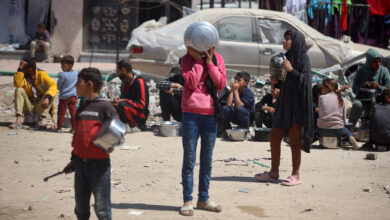 Palestinian displaced children wait to receive free food in Gaza City, on April 10, 2025. Israel resumes major strikes on the Gaza Strip on March 18, ending a two-month ceasefire with Hamas. (Photo by Majdi Fathi/NurPhoto) (Photo by MAJDI FATHI / NurPhoto / NurPhoto via AFP)
